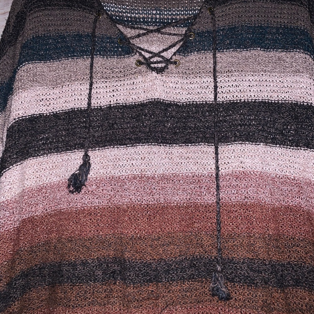 American Eagle Frayed Poncho Size L/XL - Picture 6 of 12